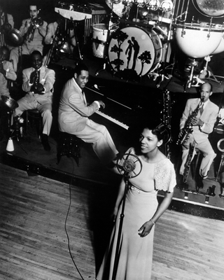 Ivie Anderson performing with Duke Ellington circa 1935 (Associated News)